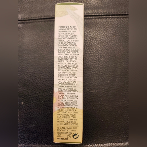 Clinique Stay-Matte Oil-Free Makeup Foundation In 14 Vanilla - Picture 2 of 8